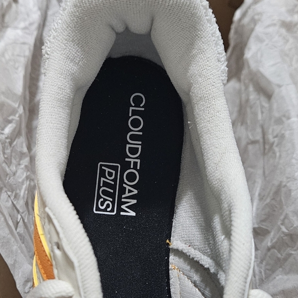 NWT Adidas Breaknet Sleek women's shoes, in a cream and orange color combination - Picture 7 of 8